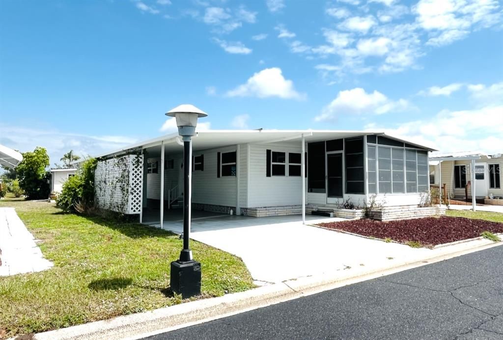 For Sale: $100,000 (2 beds, 2 baths, 959 Square Feet)