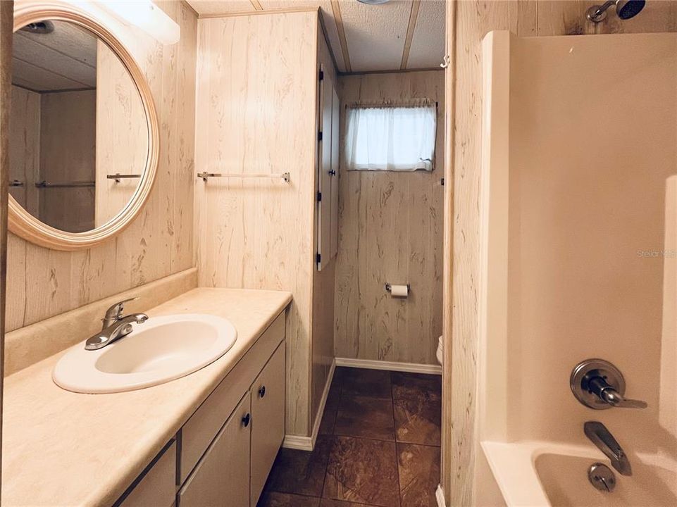 For Sale: $100,000 (2 beds, 2 baths, 959 Square Feet)