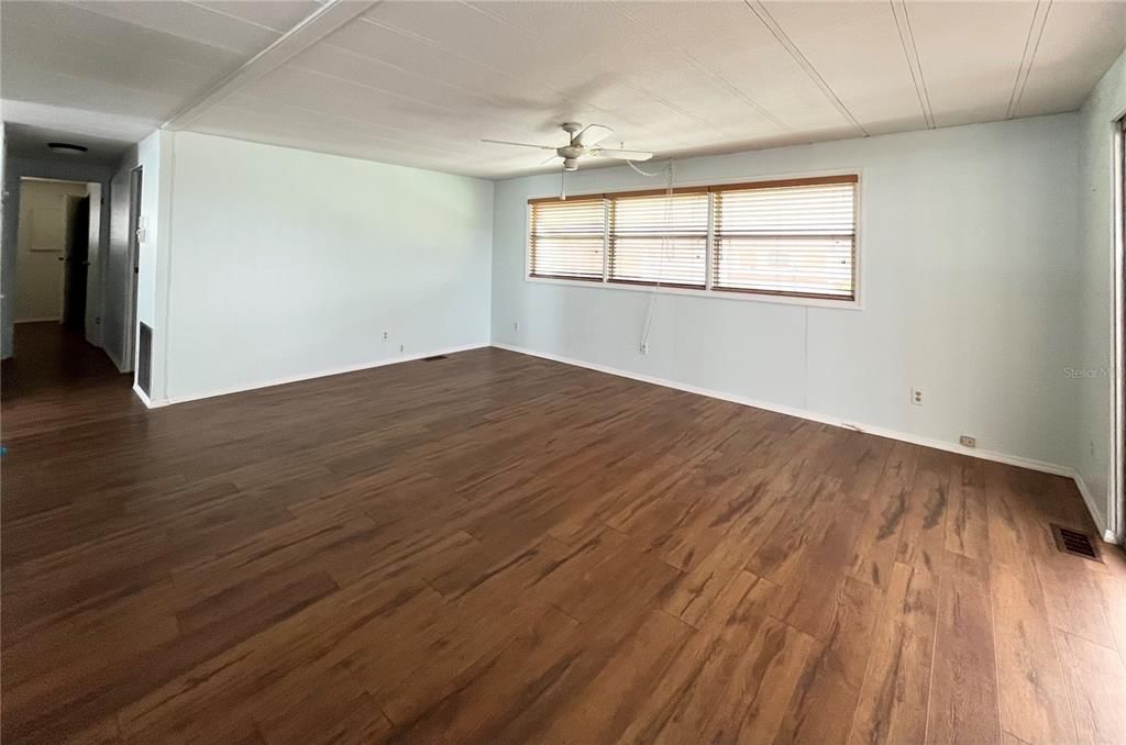 For Sale: $100,000 (2 beds, 2 baths, 959 Square Feet)