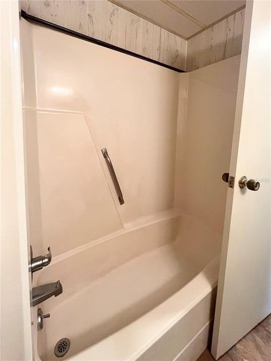 For Sale: $100,000 (2 beds, 2 baths, 959 Square Feet)