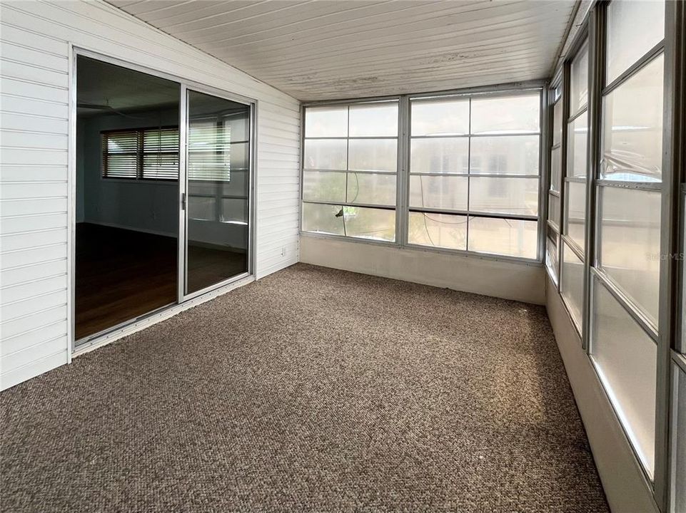 For Sale: $100,000 (2 beds, 2 baths, 959 Square Feet)