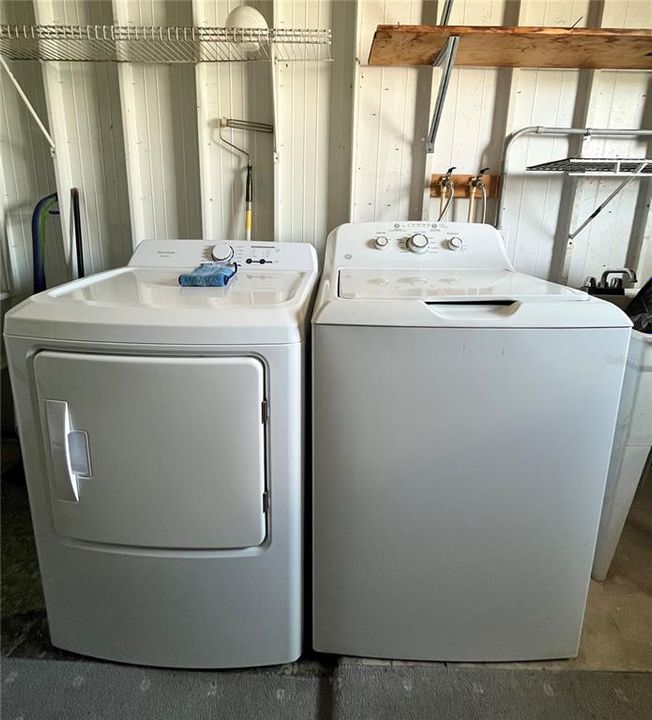 For Sale: $100,000 (2 beds, 2 baths, 959 Square Feet)