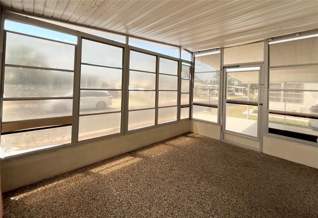 For Sale: $100,000 (2 beds, 2 baths, 959 Square Feet)