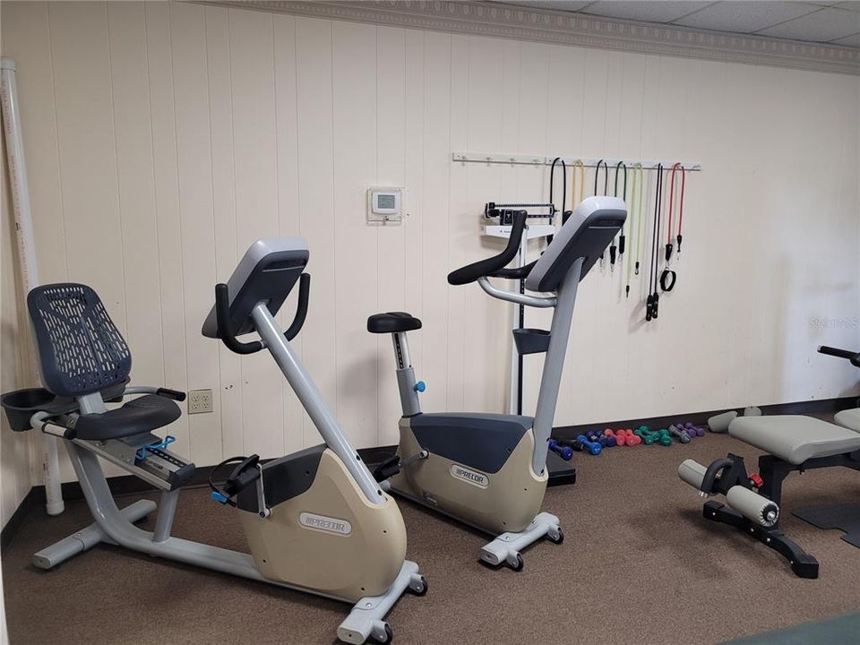 For Sale: $100,000 (2 beds, 2 baths, 959 Square Feet)