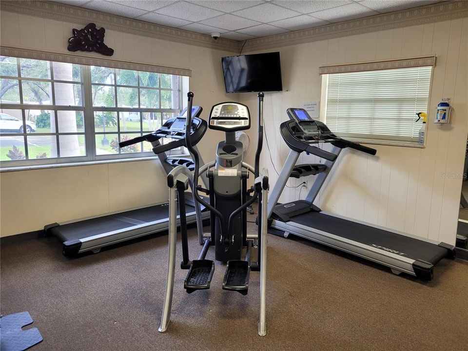 For Sale: $100,000 (2 beds, 2 baths, 959 Square Feet)