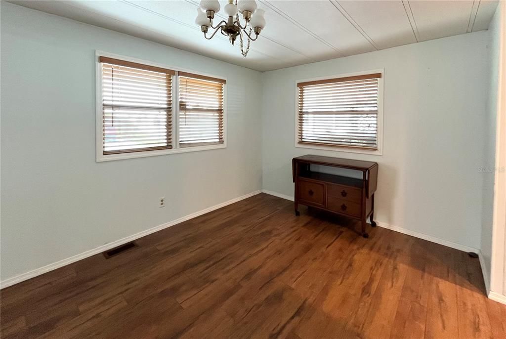 For Sale: $100,000 (2 beds, 2 baths, 959 Square Feet)