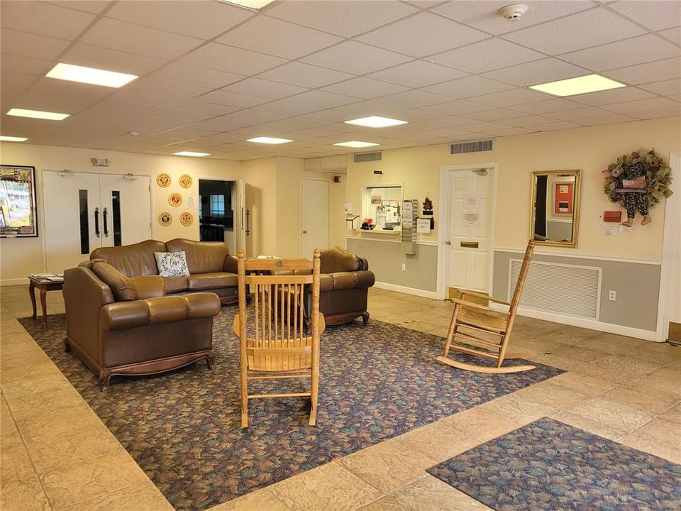 For Sale: $100,000 (2 beds, 2 baths, 959 Square Feet)