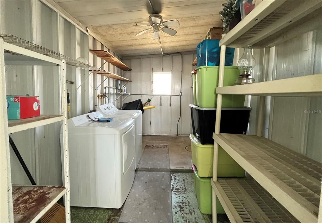 For Sale: $100,000 (2 beds, 2 baths, 959 Square Feet)