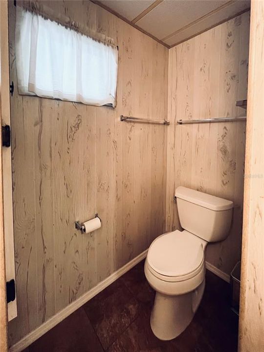 For Sale: $100,000 (2 beds, 2 baths, 959 Square Feet)