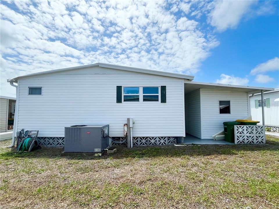 For Sale: $100,000 (2 beds, 2 baths, 959 Square Feet)