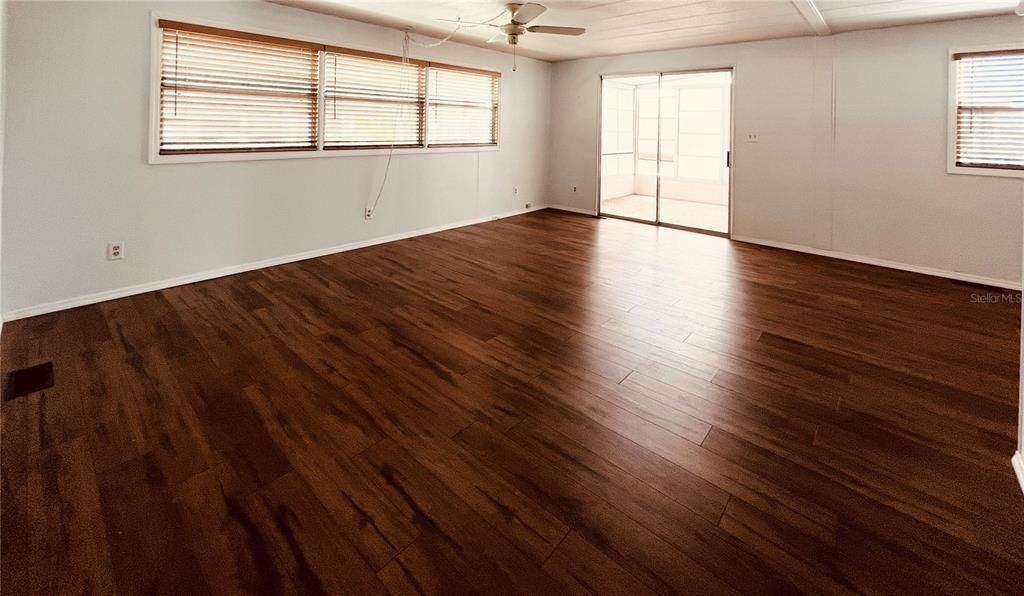 For Sale: $100,000 (2 beds, 2 baths, 959 Square Feet)