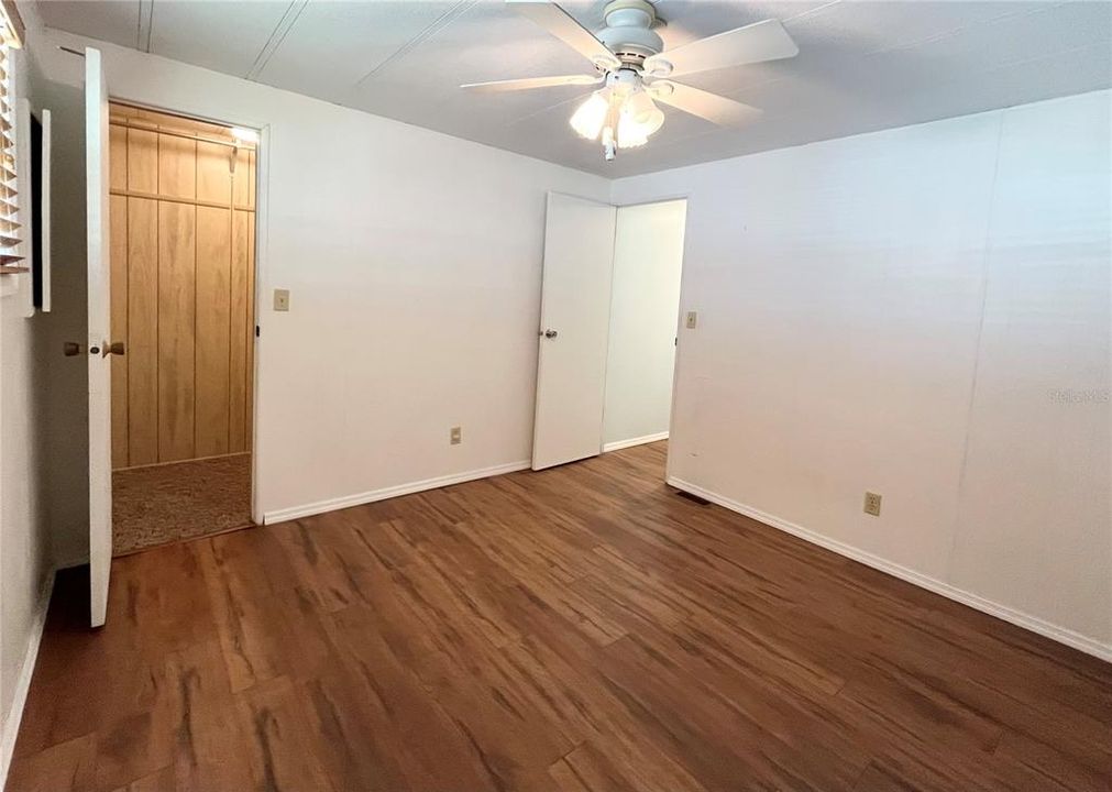 For Sale: $100,000 (2 beds, 2 baths, 959 Square Feet)