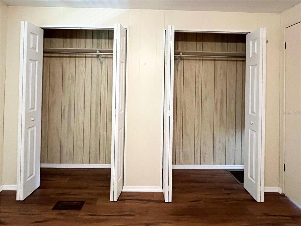 For Sale: $100,000 (2 beds, 2 baths, 959 Square Feet)