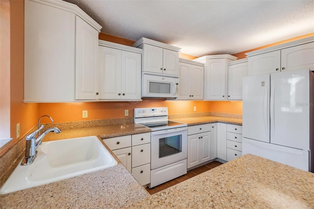 Activo con contrato: $145,000 (2 camas, 2 baños, 1170 Pies cuadrados)