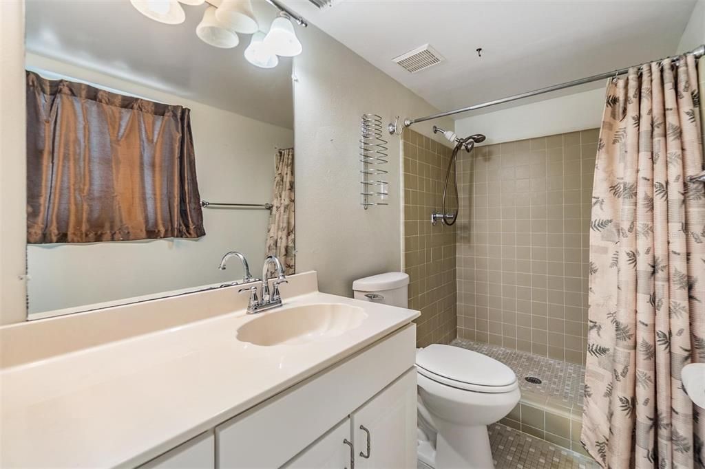 Activo con contrato: $145,000 (2 camas, 2 baños, 1170 Pies cuadrados)