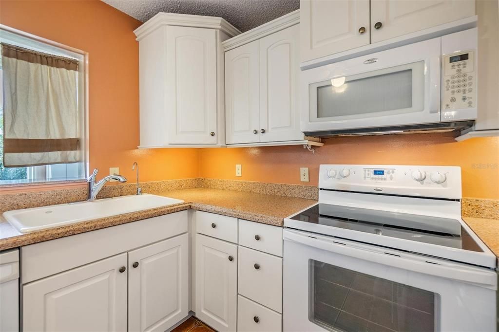 Activo con contrato: $145,000 (2 camas, 2 baños, 1170 Pies cuadrados)