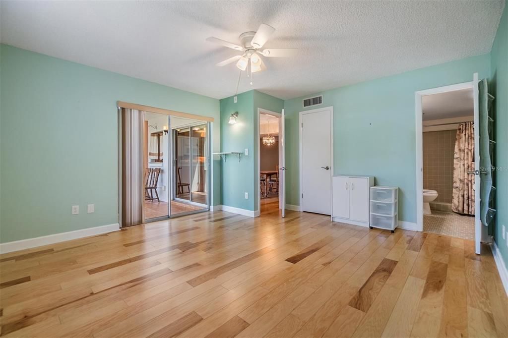 Activo con contrato: $145,000 (2 camas, 2 baños, 1170 Pies cuadrados)