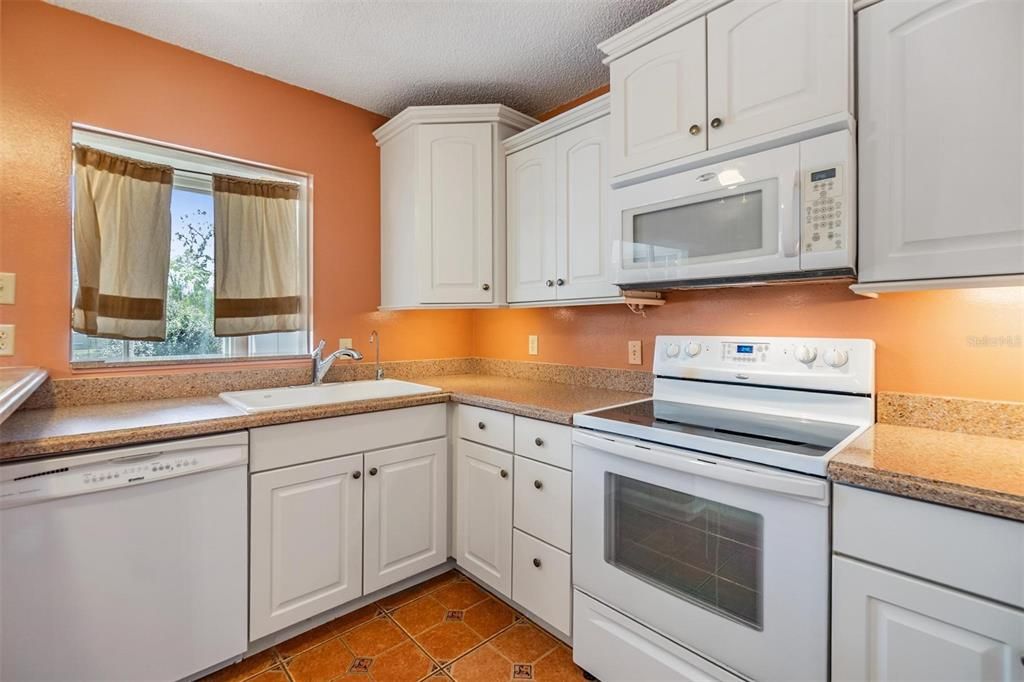 Activo con contrato: $145,000 (2 camas, 2 baños, 1170 Pies cuadrados)