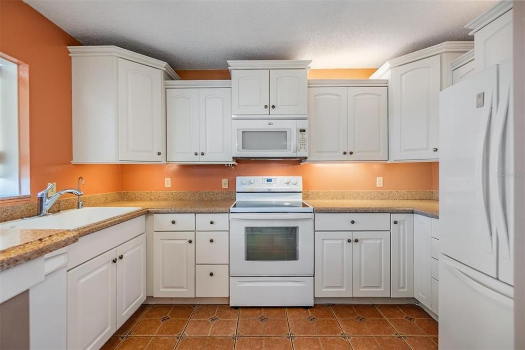 Activo con contrato: $145,000 (2 camas, 2 baños, 1170 Pies cuadrados)