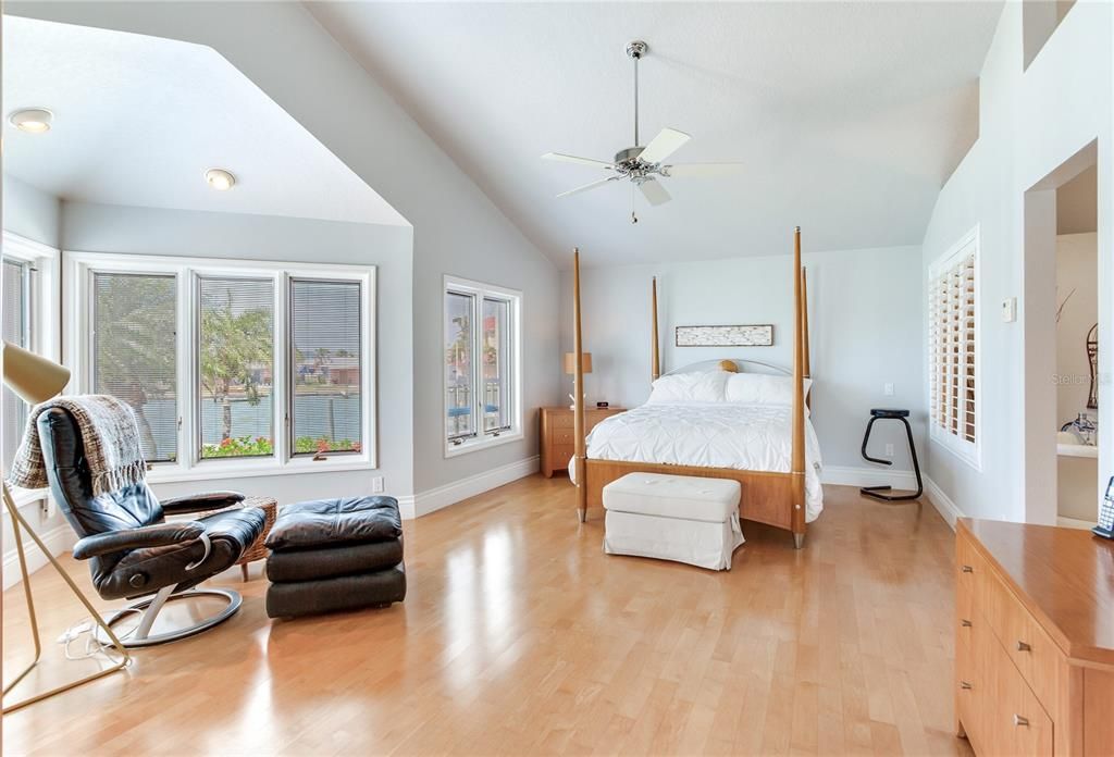 For Sale: $1,649,000 (3 beds, 3 baths, 2541 Square Feet)