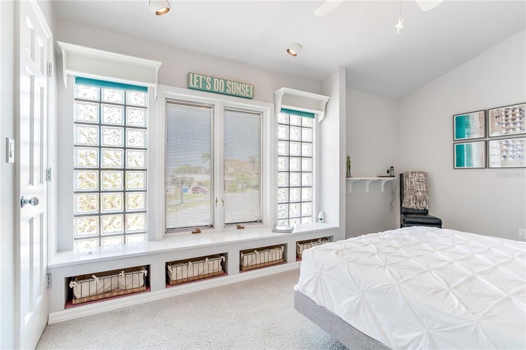 For Sale: $1,649,000 (3 beds, 3 baths, 2541 Square Feet)