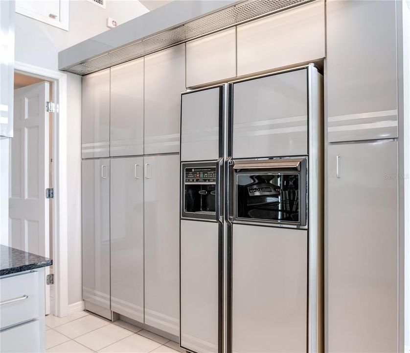 For Sale: $1,649,000 (3 beds, 3 baths, 2541 Square Feet)