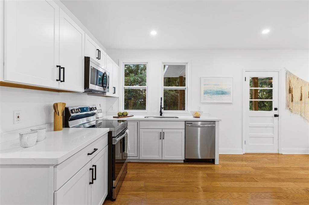 For Sale: $249,900 (3 beds, 2 baths, 1140 Square Feet)