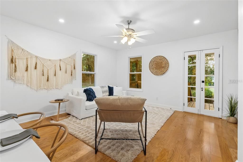 For Sale: $249,900 (3 beds, 2 baths, 1140 Square Feet)