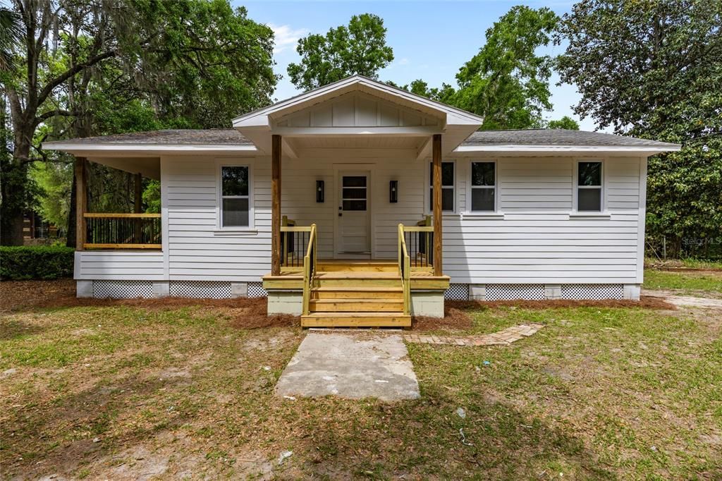 For Sale: $249,900 (3 beds, 2 baths, 1140 Square Feet)