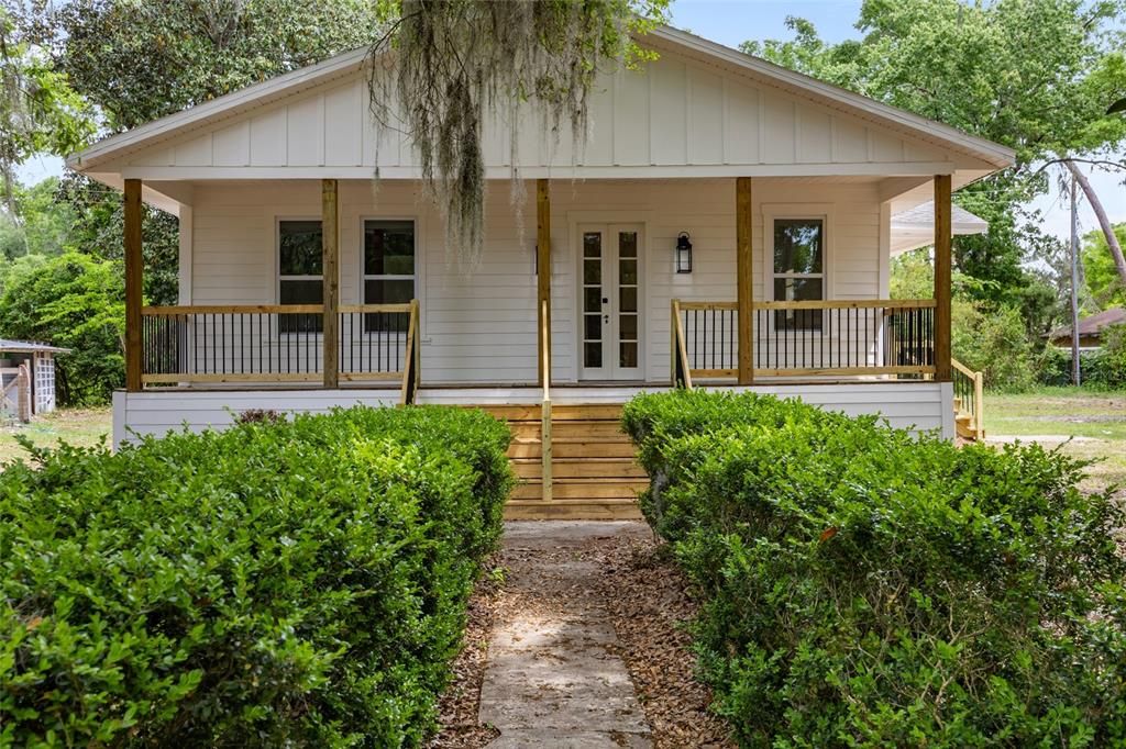 For Sale: $249,900 (3 beds, 2 baths, 1140 Square Feet)