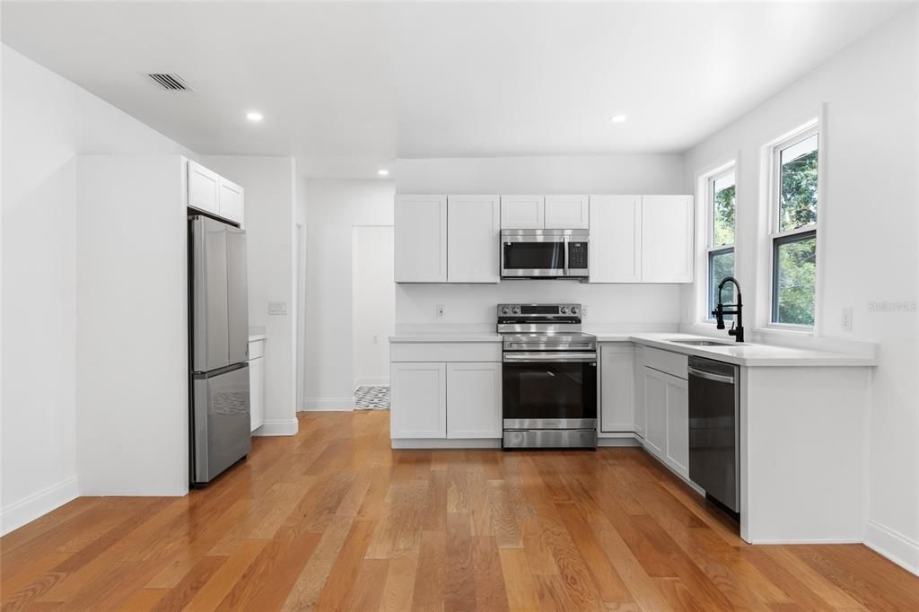 For Sale: $249,900 (3 beds, 2 baths, 1140 Square Feet)