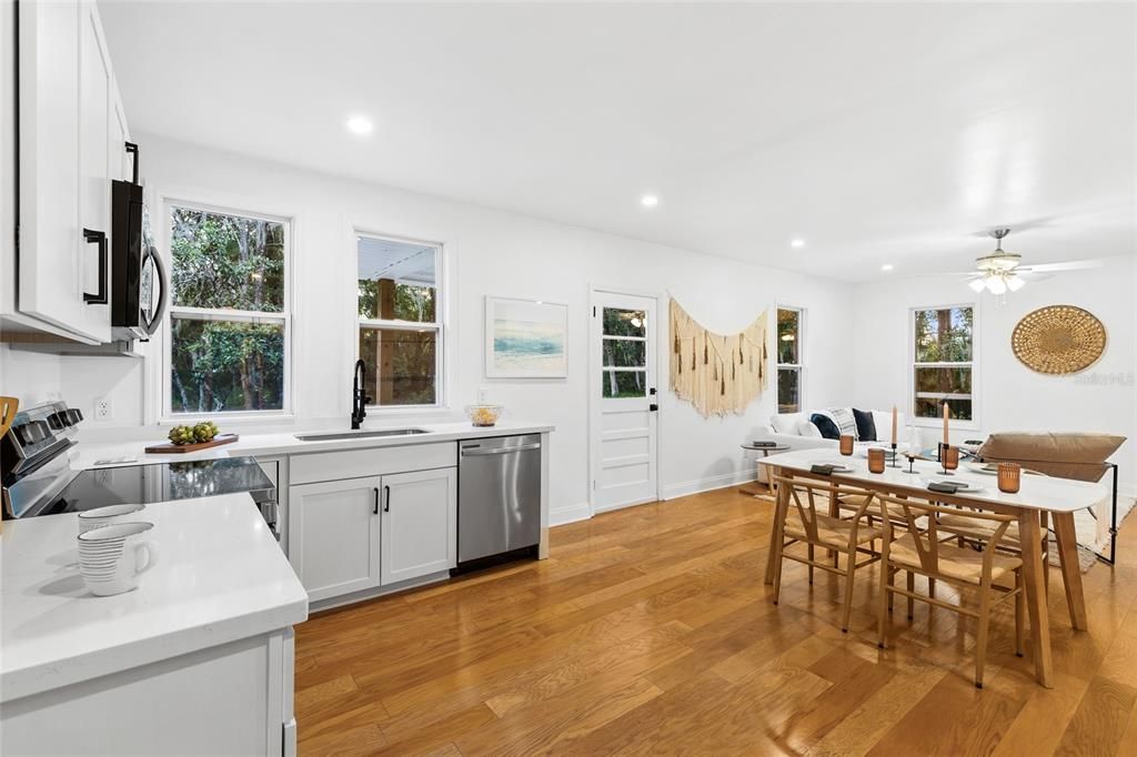 For Sale: $249,900 (3 beds, 2 baths, 1140 Square Feet)