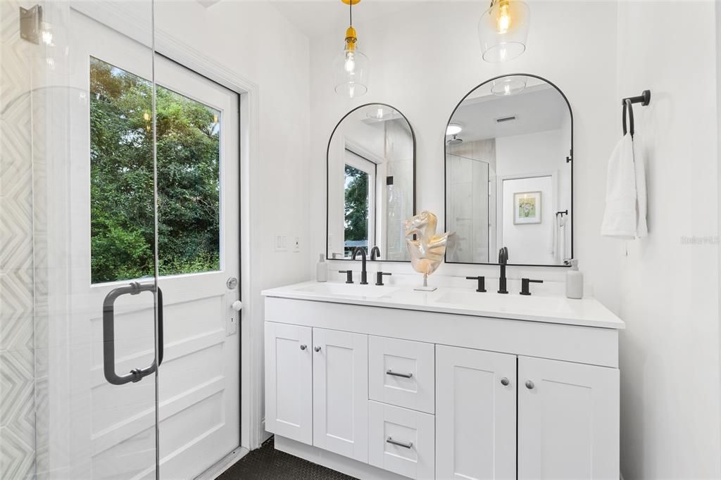 For Sale: $249,900 (3 beds, 2 baths, 1140 Square Feet)