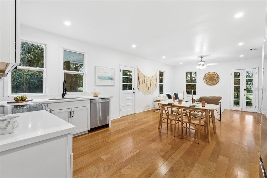 For Sale: $249,900 (3 beds, 2 baths, 1140 Square Feet)