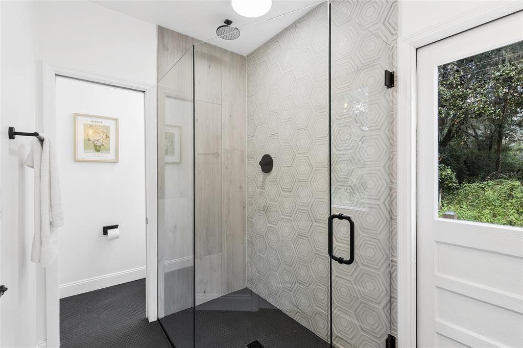 For Sale: $249,900 (3 beds, 2 baths, 1140 Square Feet)