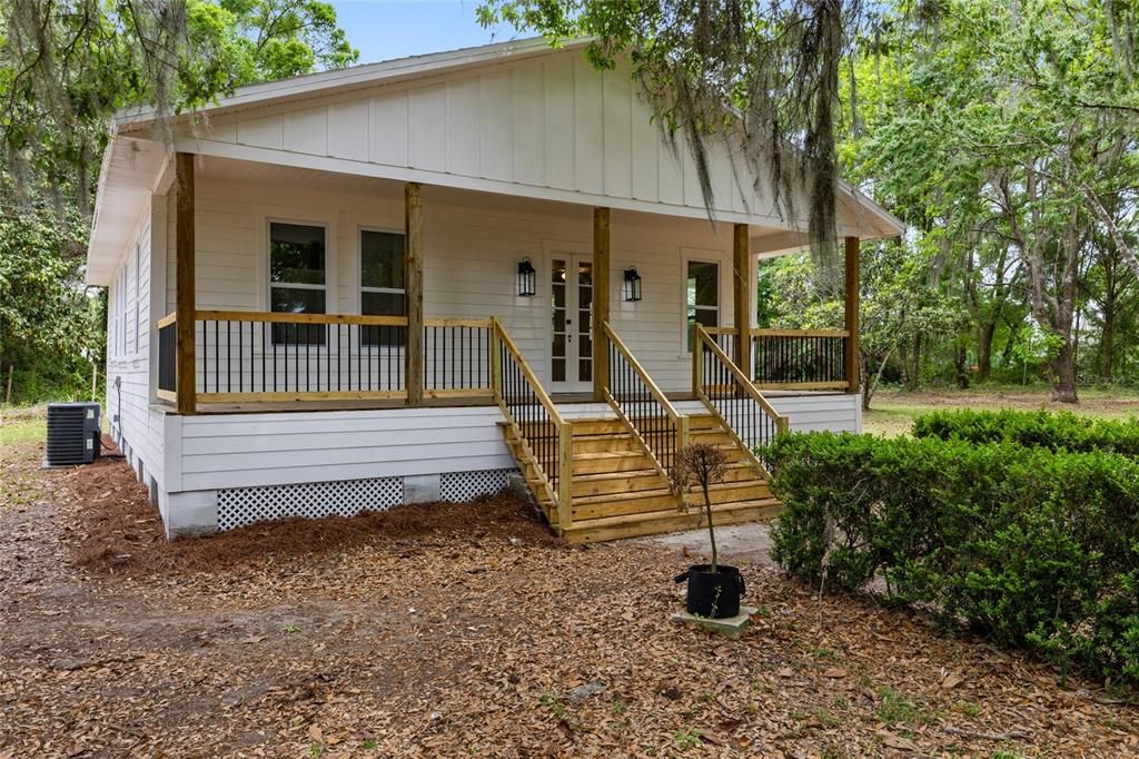 For Sale: $249,900 (3 beds, 2 baths, 1140 Square Feet)