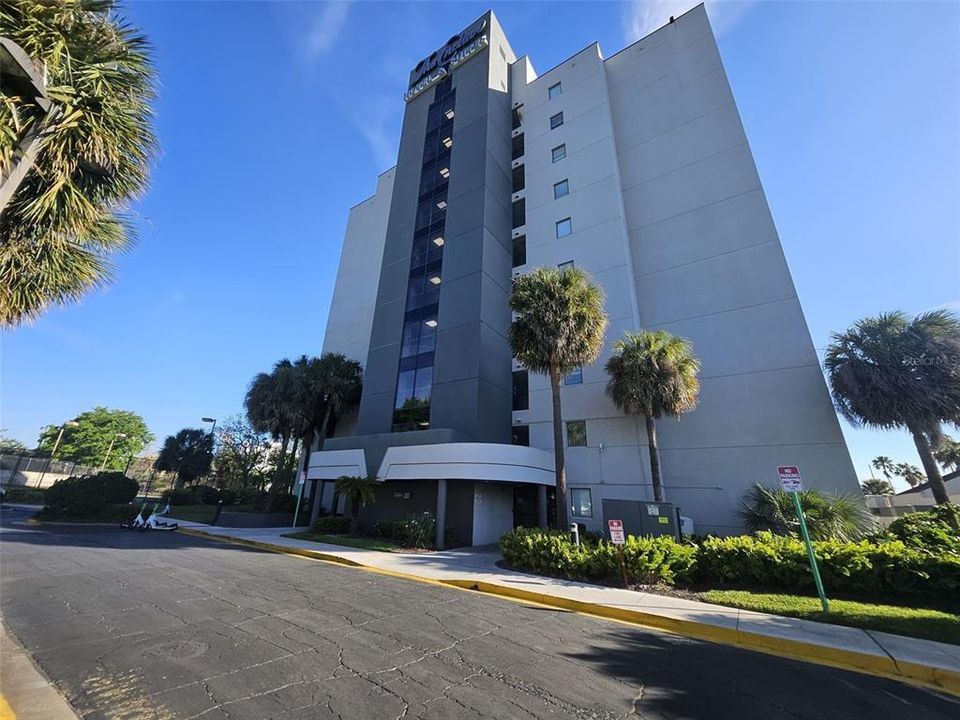 Activo con contrato: $229,000 (2 camas, 2 baños, 578 Pies cuadrados)