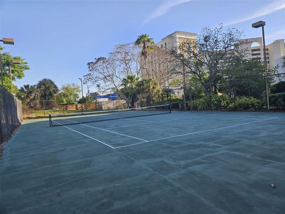 Activo con contrato: $229,000 (2 camas, 2 baños, 578 Pies cuadrados)