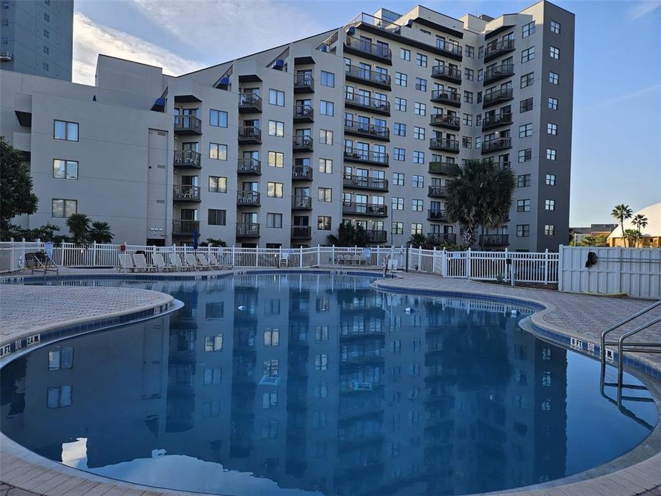 Activo con contrato: $229,000 (2 camas, 2 baños, 578 Pies cuadrados)