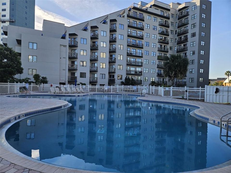 Activo con contrato: $229,000 (2 camas, 2 baños, 578 Pies cuadrados)