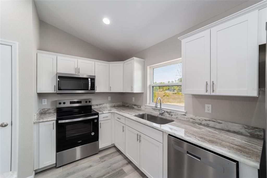 待售: $257,000 (3 贝兹, 2 浴室, 1475 平方英尺)