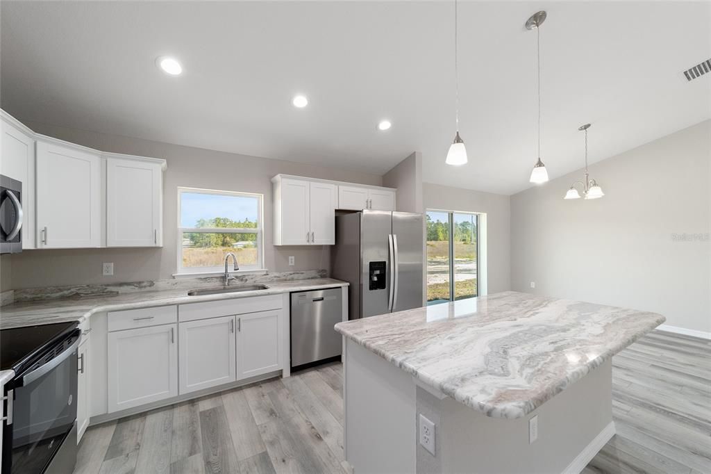 待售: $257,000 (3 贝兹, 2 浴室, 1475 平方英尺)