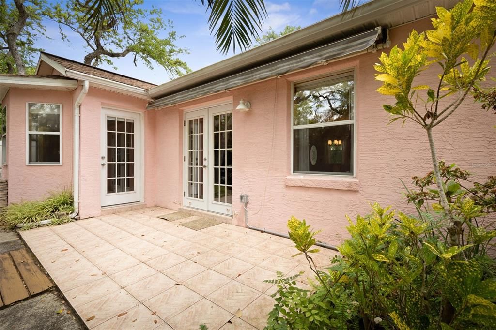 For Sale: $494,900 (2 beds, 2 baths, 1139 Square Feet)