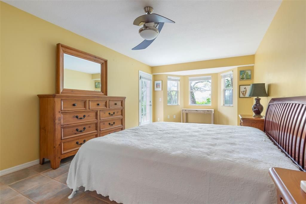 For Sale: $494,900 (2 beds, 2 baths, 1139 Square Feet)