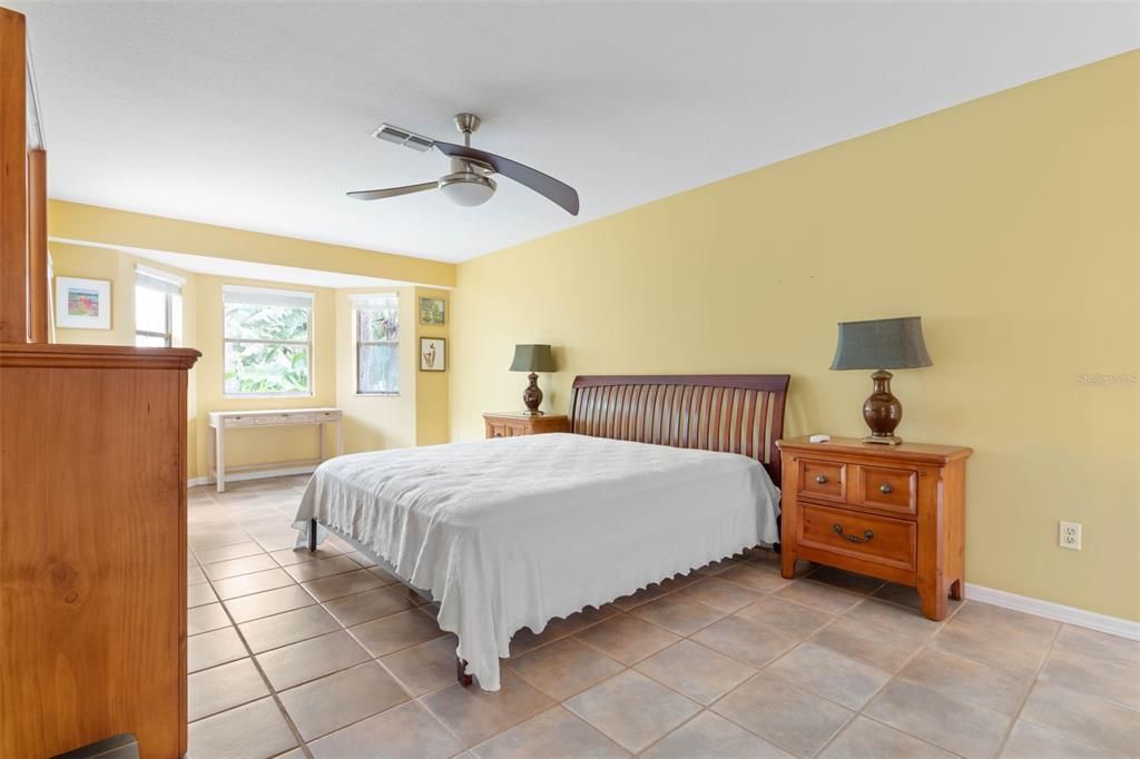 For Sale: $494,900 (2 beds, 2 baths, 1139 Square Feet)
