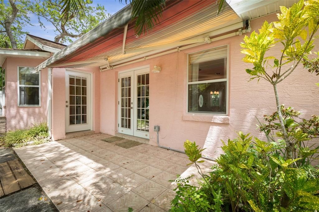 For Sale: $494,900 (2 beds, 2 baths, 1139 Square Feet)