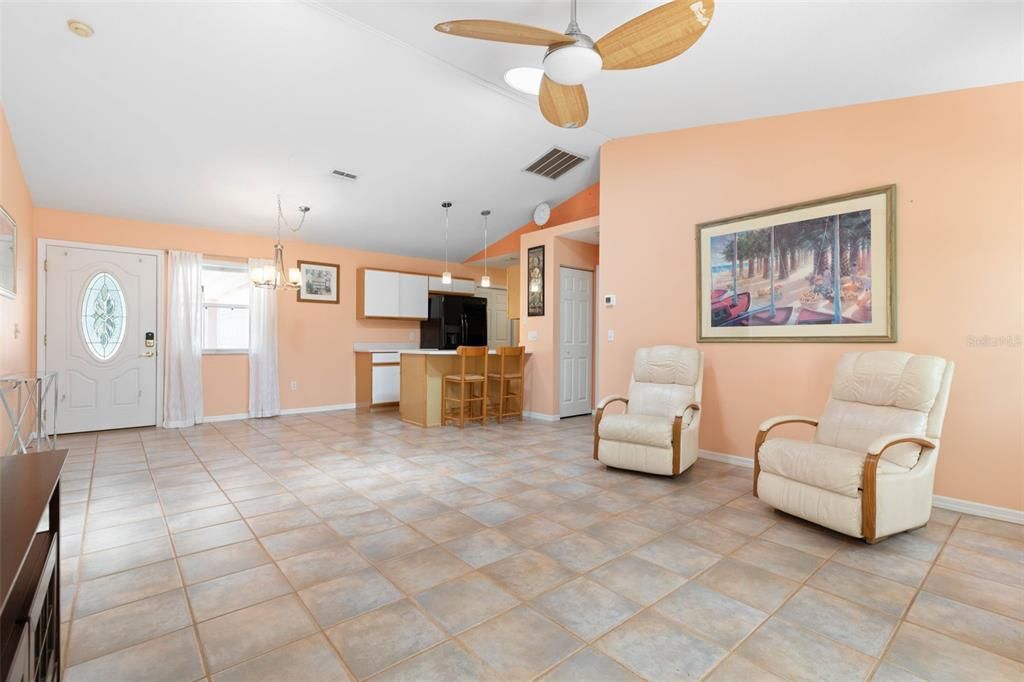 For Sale: $494,900 (2 beds, 2 baths, 1139 Square Feet)