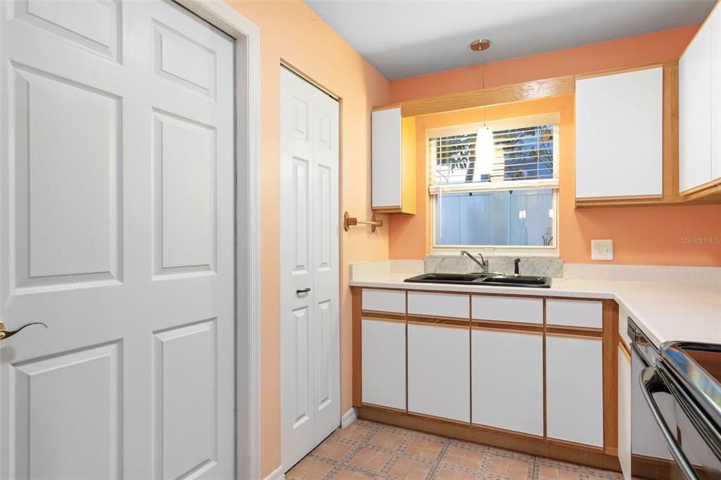 For Sale: $494,900 (2 beds, 2 baths, 1139 Square Feet)