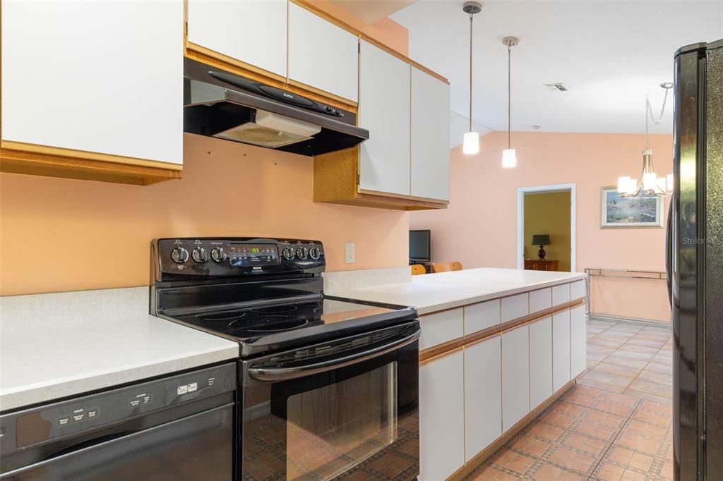 For Sale: $494,900 (2 beds, 2 baths, 1139 Square Feet)