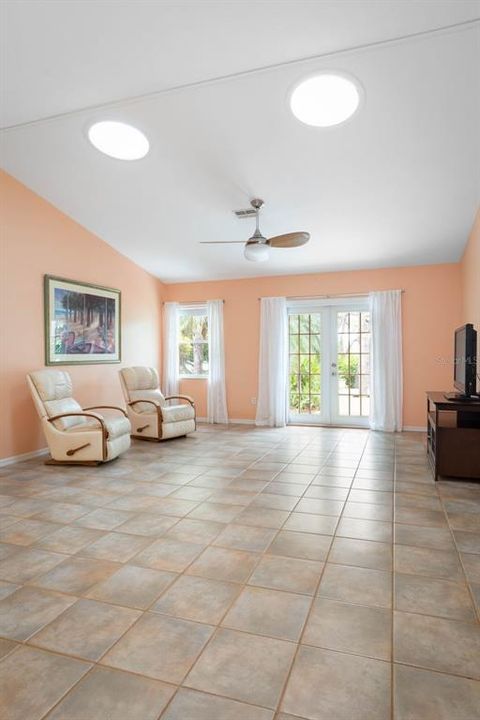 For Sale: $494,900 (2 beds, 2 baths, 1139 Square Feet)